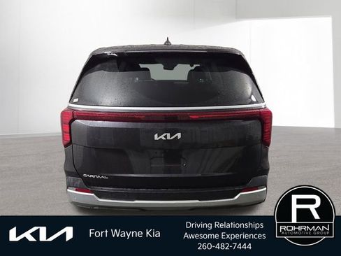 Used 2025 Kia Carnival FWD image 8