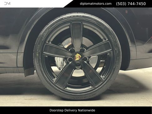 Used 2022 Porsche Cayenne Turbo w/ Performance Package (PG2) image 44