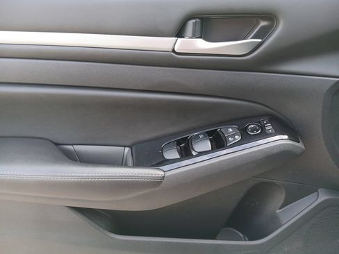 Used 2023 Nissan Altima 2.5 SV FWD image 23