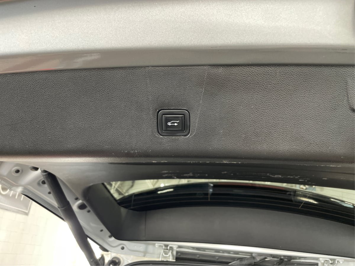 Used 2021 Chevrolet Traverse LT AWD/4WD image 14
