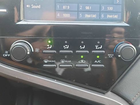 Used 2020 Toyota Camry LE image 19