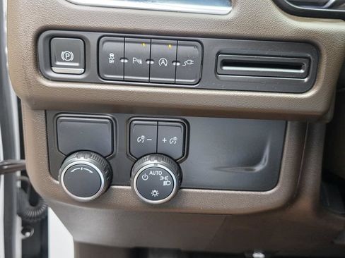 Used 2021 Chevrolet Suburban LT RWD image 26
