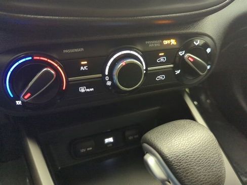 Used 2023 Kia Soul LX image 18