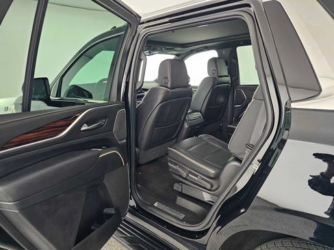 Used 2023 Cadillac Escalade Premium Luxury AWD/4WD image 17