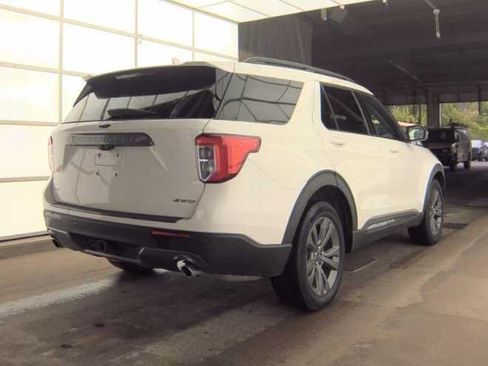 Used 2023 Ford Explorer XLT w/ Equipment Group 202A AWD/4WD image 4