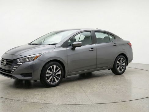 Used 2025 Nissan Versa SV image 3