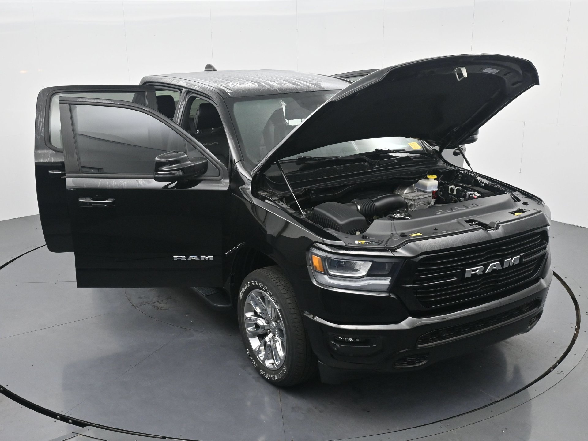 Used 2023 RAM 1500 Laramie AWD/4WD image 37