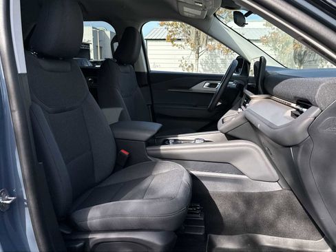 Used 2025 Ford Explorer Active image 19