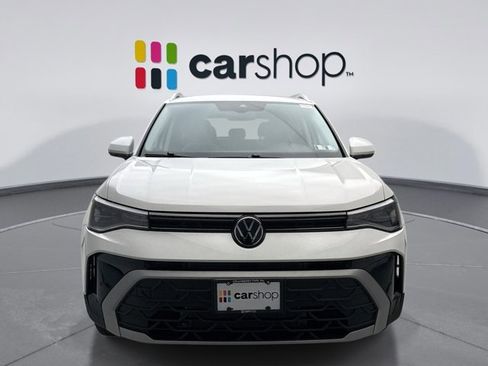 Used 2025 Volkswagen Taos SE AWD/4WD image 8