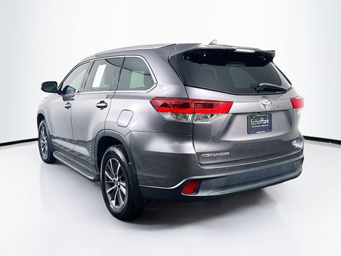 Used 2019 Toyota Highlander XLE image 5