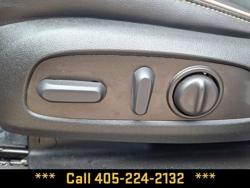 Used 2023 Chevrolet Traverse Premier AWD/4WD image 23