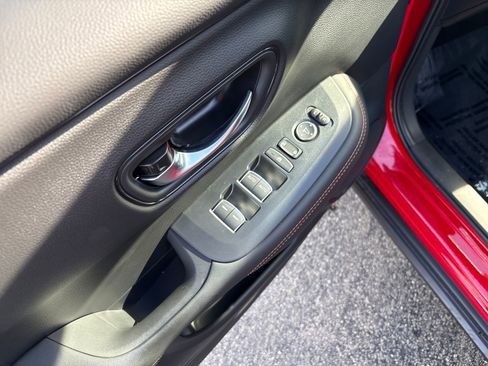 Used 2025 Honda HR-V Sport image 11