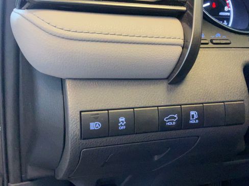 Used 2019 Toyota Camry LE FWD image 18