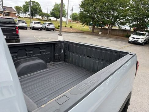 Used 2024 GMC Sierra 1500 AT4 w/ Technology Package AWD/4WD image 14