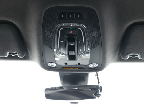 Used 2019 Bentley Bentayga image 46