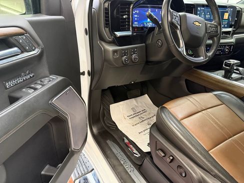 Used 2023 Chevrolet Silverado 1500 High Country w/ Z71 Off-Road Package image 9
