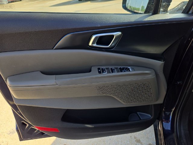 Used 2025 Kia Carnival FWD image 12