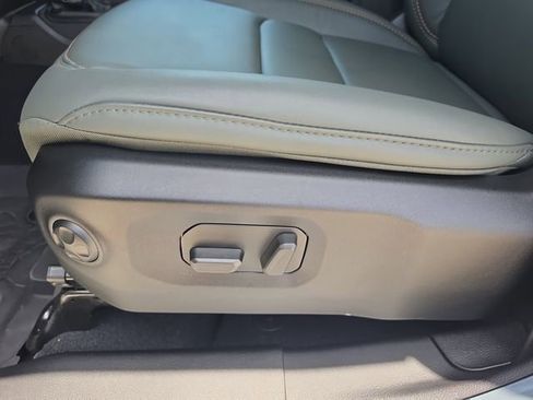 Used 2025 Jeep Gladiator Mojave AWD/4WD image 13