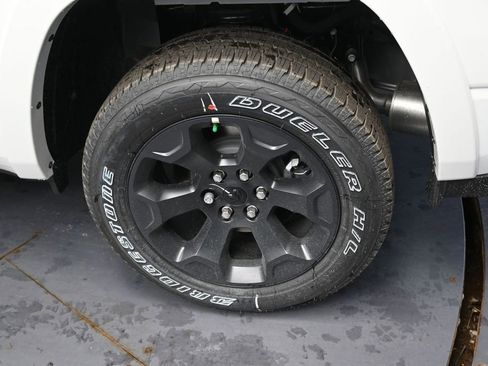 New 2026 RAM 1500 4x4 Crew Cab image 10