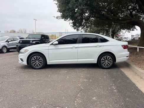 Used 2020 Volkswagen Jetta SE image 4