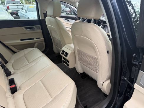 Used 2016 Jaguar XF Prestige RWD image 24