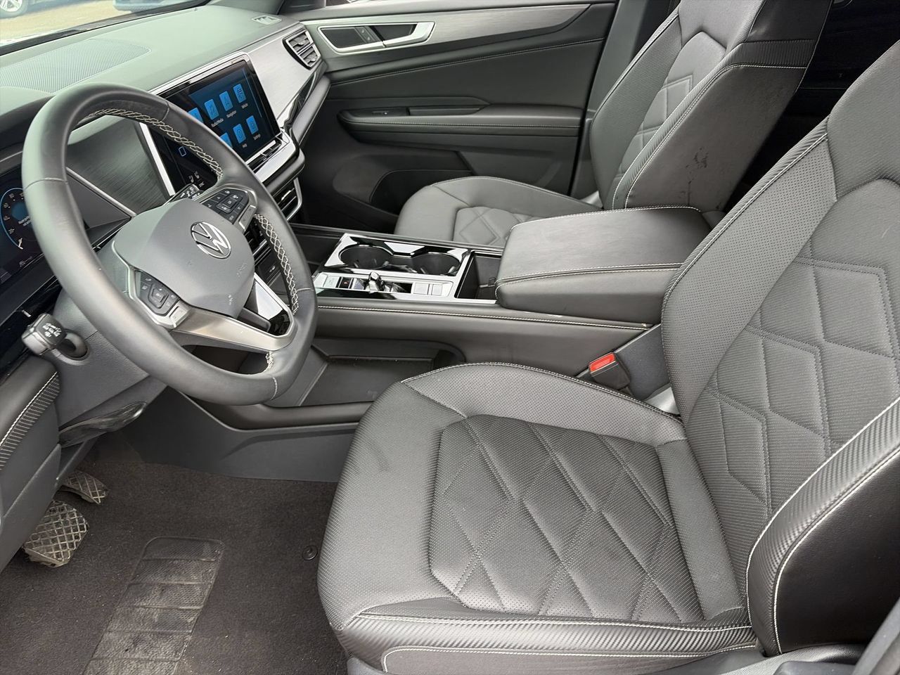 Used 2024 Volkswagen Atlas Cross Sport SE FWD image 18