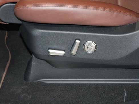 Used 2025 Lincoln Navigator Reserve AWD/4WD image 23