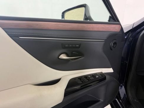 Used 2025 Lexus ES 300h w/ Premium Package FWD image 34