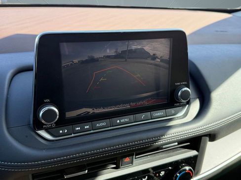 Used 2023 Nissan Rogue S image 28