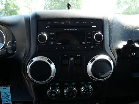 Used 2016 Jeep Wrangler Sahara w/ Connectivity Group AWD/4WD image 14