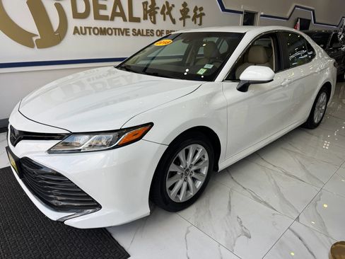 Used 2018 Toyota Camry LE w/ Protection Package (Q2) FWD image 4