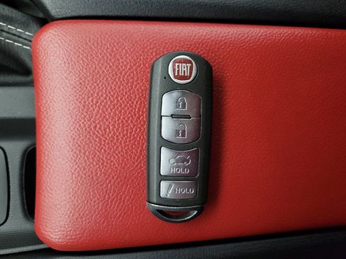 Used 2017 FIAT 124 Spider Classica image 32