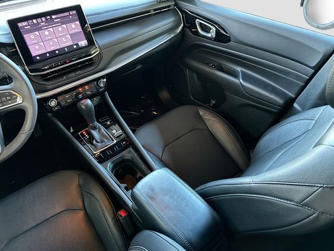 Used 2023 Jeep Compass Limited image 23