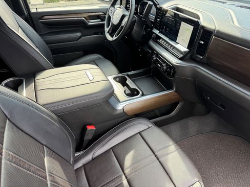 Used 2024 Chevrolet Silverado 3500 High Country w/ Technology Package image 22