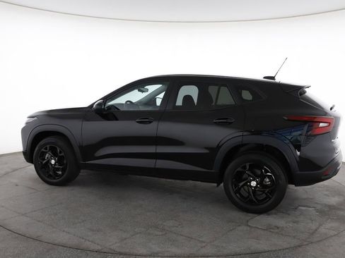 Used 2024 Chevrolet Trax LS w/ LS Convenience Package image 8