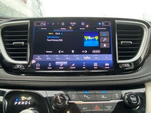 Used 2023 Chrysler Pacifica Limited image 20