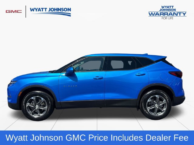 Used 2025 Chevrolet Blazer LT FWD image 2