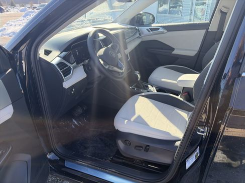 New 2026 Volkswagen Taos SE image 10
