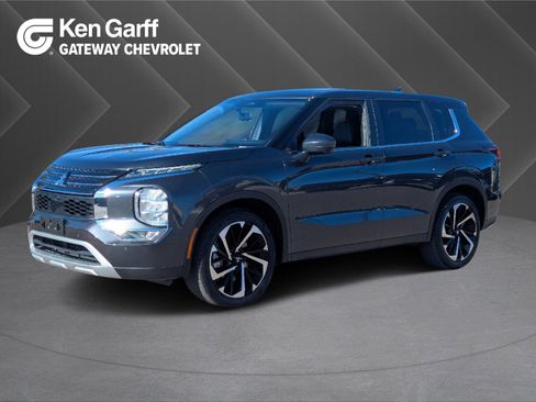 Used 2024 Mitsubishi Outlander SE image 1
