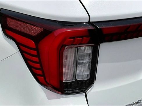 Used 2025 Ford Explorer Platinum RWD image 25