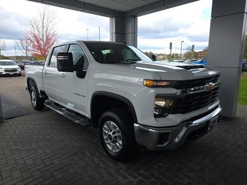 Used 2024 Chevrolet Silverado 2500 LT image 6