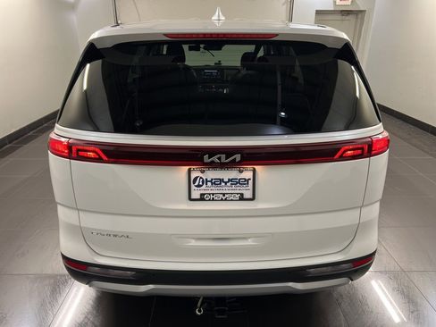 Used 2023 Kia Carnival LX image 5