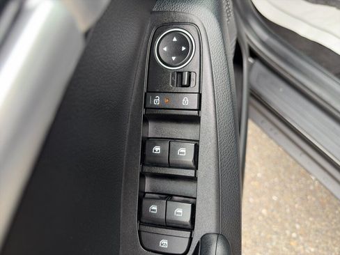 Used 2025 Kia Seltos LX AWD/4WD image 16