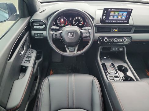Used 2024 Honda Pilot TrailSport image 11