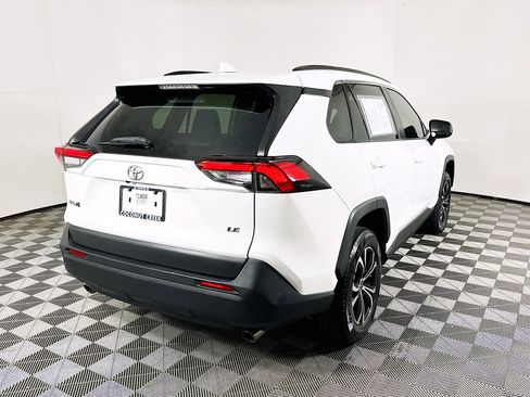 Used 2020 Toyota RAV4 LE image 3