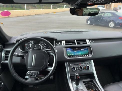 Used 2017 Land Rover Range Rover Sport HSE Dynamic image 15