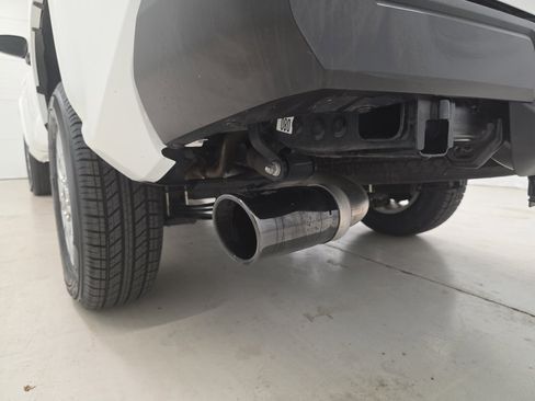 Used 2025 Toyota Tacoma SR AWD/4WD image 17