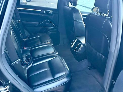Used 2018 Porsche Cayenne AWD/4WD image 13