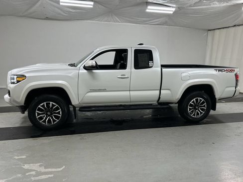 Used 2022 Toyota Tacoma TRD Sport AWD/4WD image 6