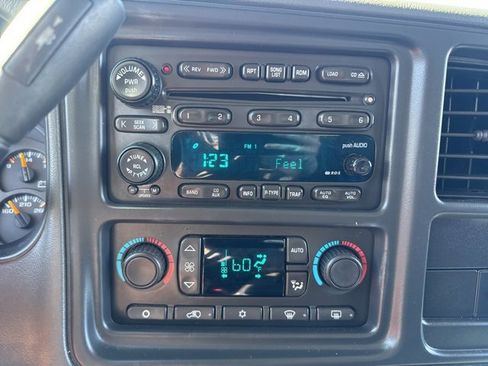 Used 2003 Chevrolet Avalanche Base image 16